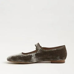 Michaela Mary Jane Flat
